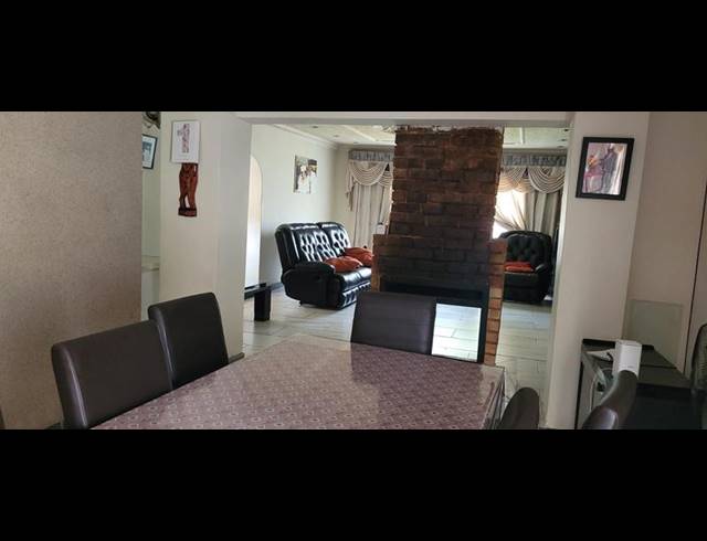 4 BEDROOM HOUSE FOR SALE IN ALBERTSDAL